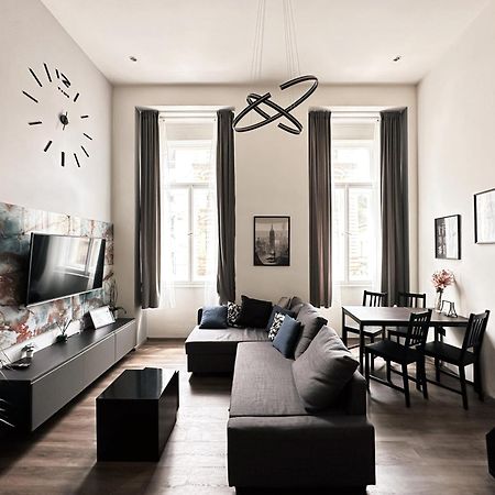 Contemporary Jindrisska Apartment براغ المظهر الخارجي الصورة